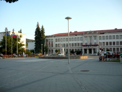 La place centrale de Partizánske