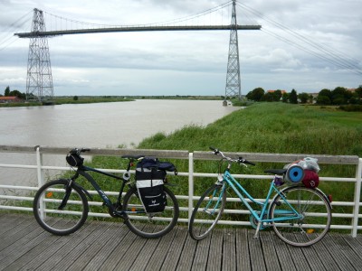 Les vélos devant le pont transbordeur de Rochefort